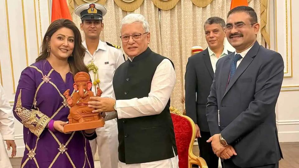 Hina Khan urges her followers to bring home eco-friendly Ganpati idols