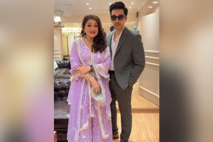 Ssunita Ahuja confirms Bollywood debut with son Yash