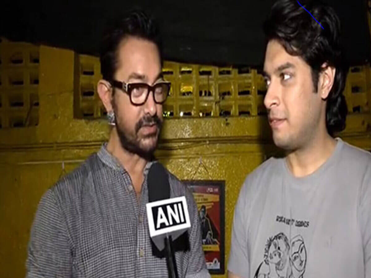 Aamir Khan, son Junaid twin in MI jerseys at Wankhede Stadium for IPL match