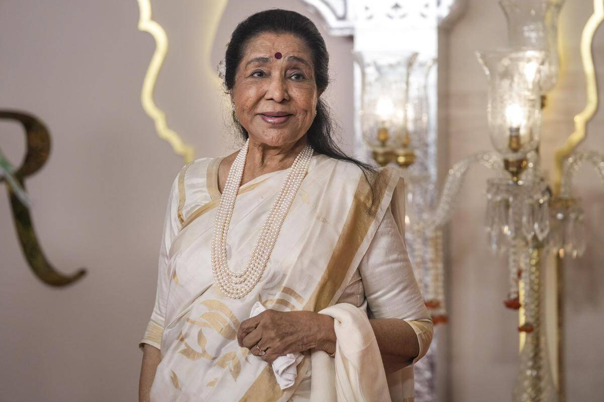 Legendary singer Asha Bhosle suffers cardiac arrest; admitted to Breach Candy Hospital