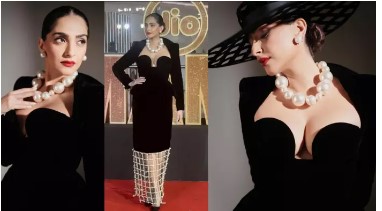 sonamkapoortrolledforheroutfitatmamifilmfestival