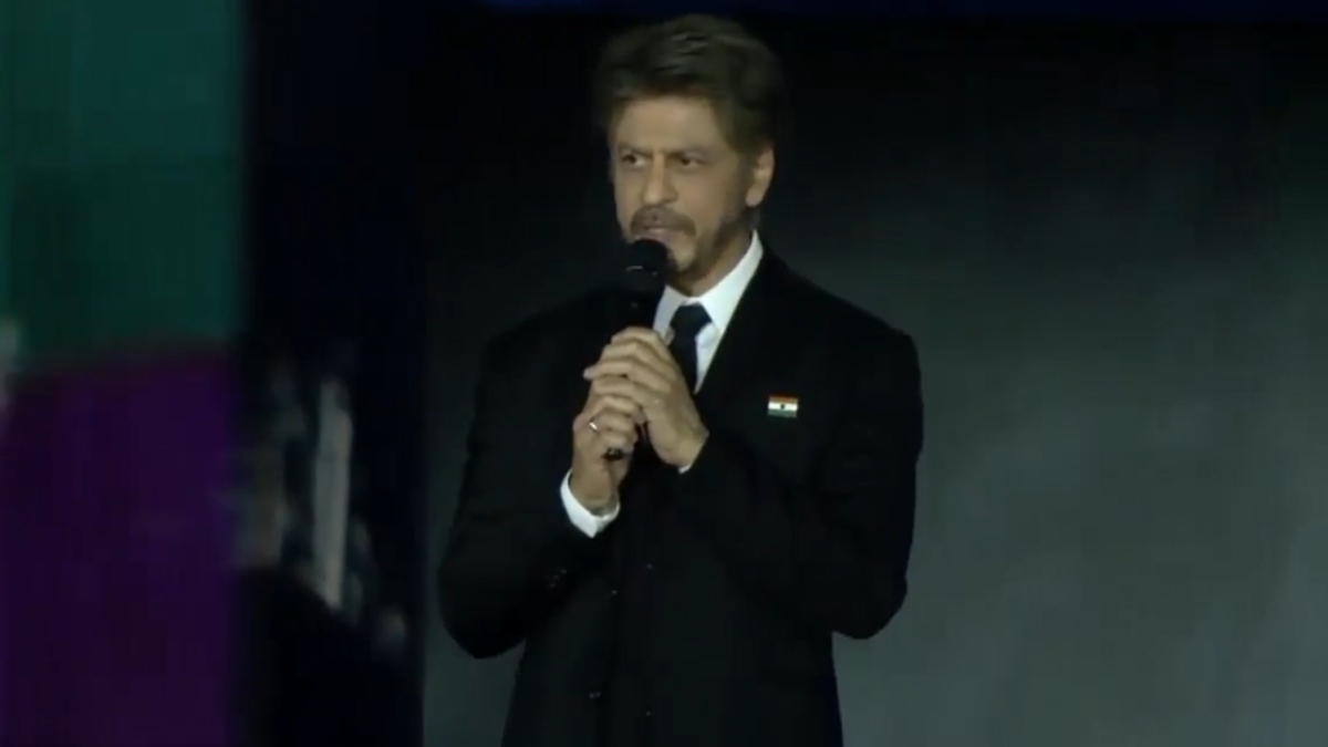 SRK pays tribute to 26/11, Pahalgam and Delhi blast victims at the Global Peace Honours 2025