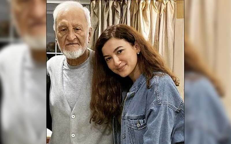 actressgauaharkhansfatherzafarahmedkhandiestvcelebspaycondolence