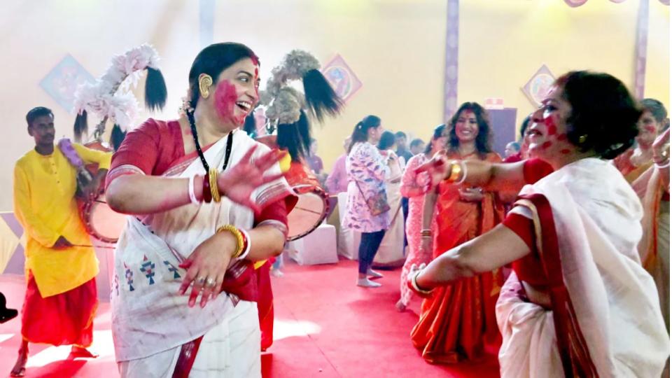 Smriti Irani performs Dhunuchi Naach at Durga Puja pandal in Delhi