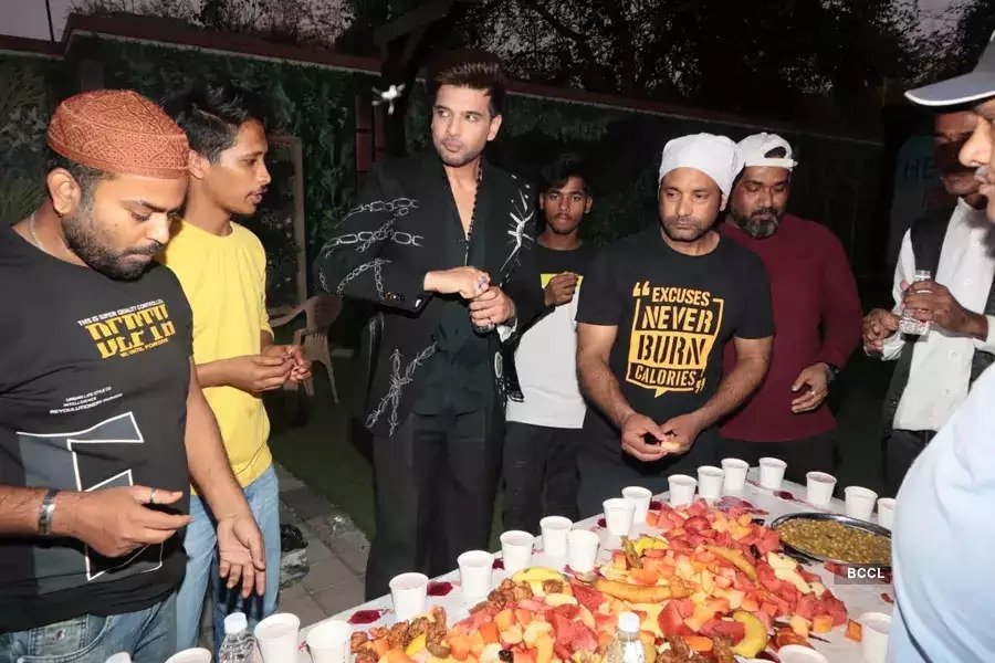 Actor Karan Kundrra hosts Iftar party in Mumbai