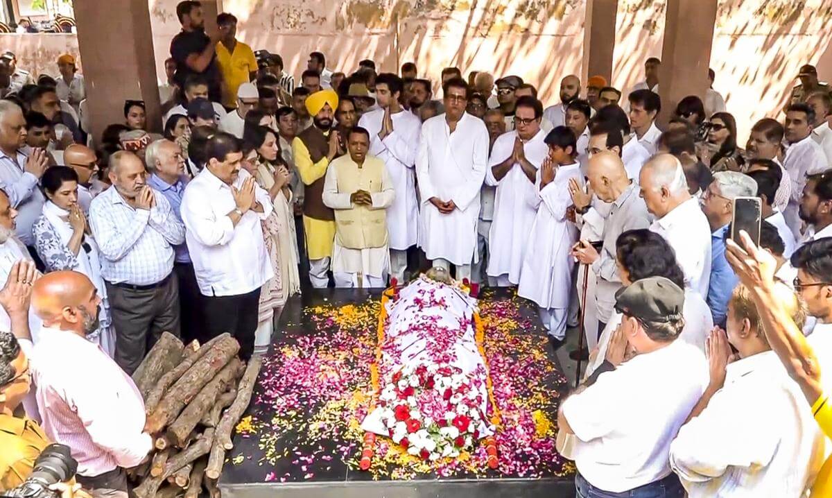 veteranactormanojkumartobecrematedwithstatehonoursinmumbai