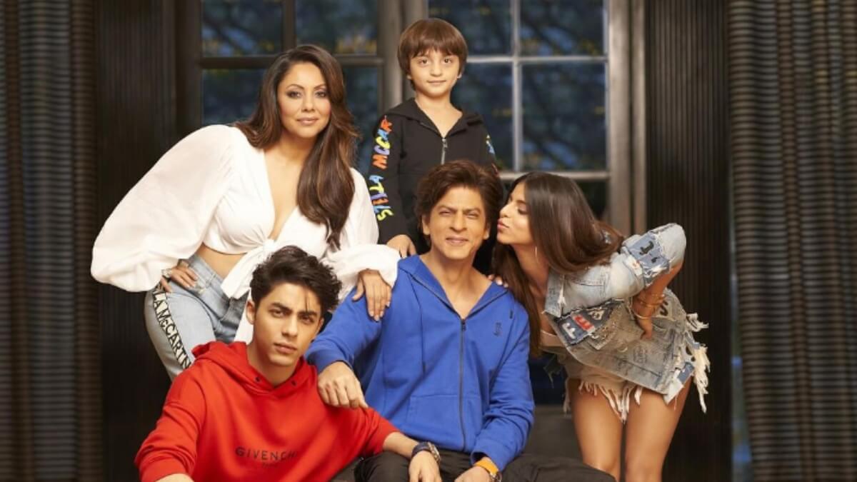 allpieceshavetocometogethertomakeacompleteimage:gaurikhanonadorablefamilypicture