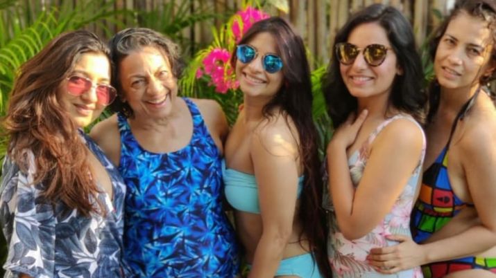 tanishaamukherjicelebratesbirthdaywithmomtanujatrolledforwearingbikiniatageof76