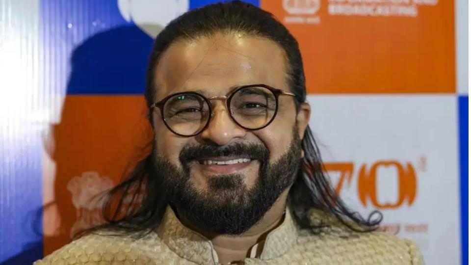 bollywoodcomposerpritam’sofficerobbedofrs40lakh