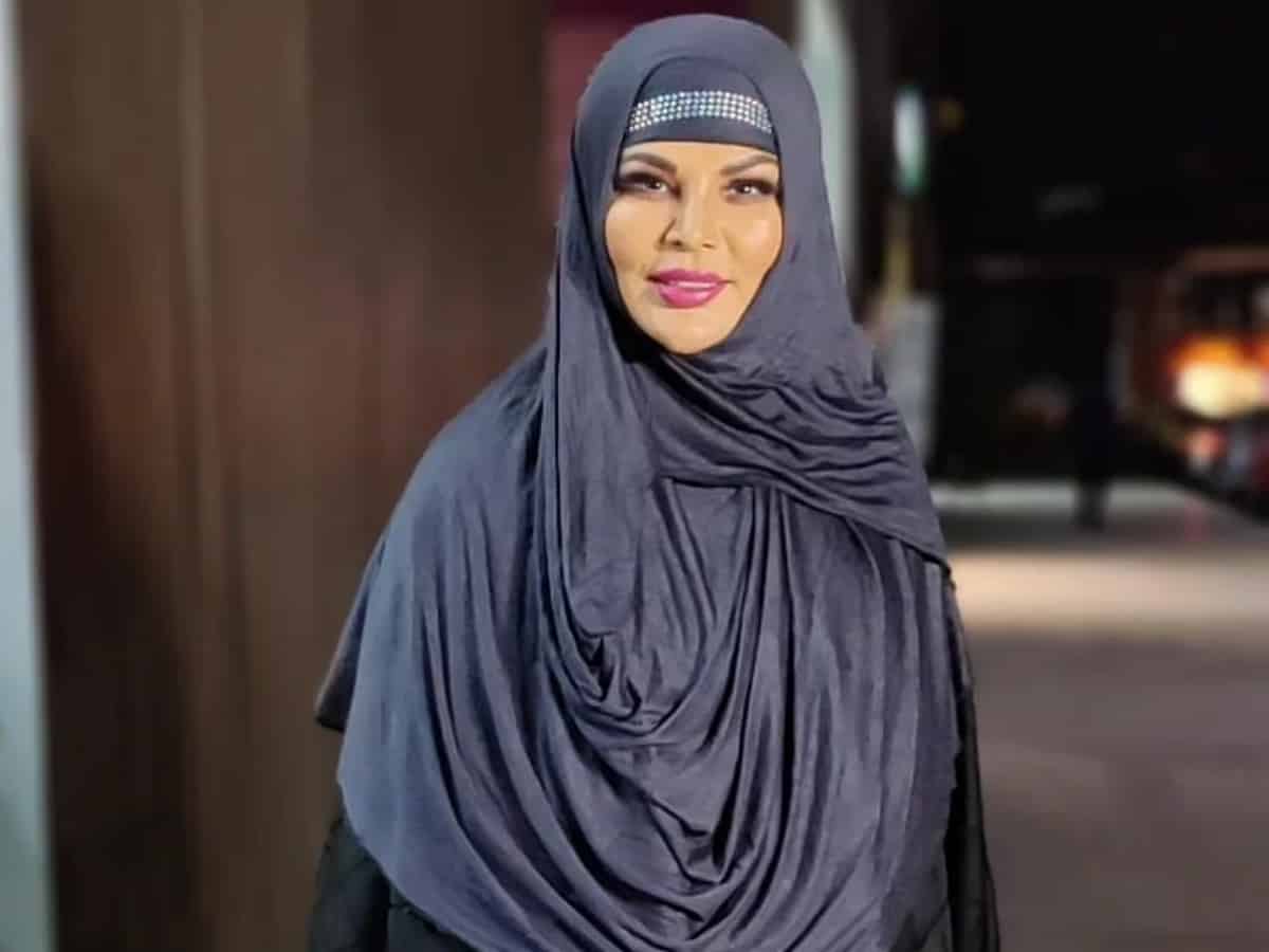 Actress Rakhi Sawant under fire for disrespecting Ramzan, Islam
