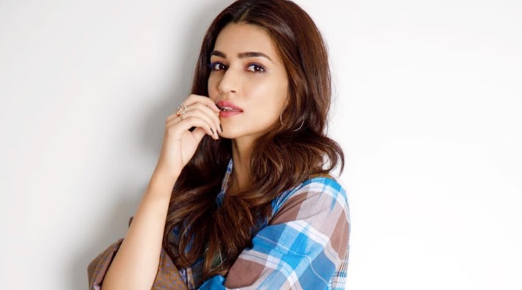 itsweirdbutwhenyouareinadeglamorousrolepeopleseeyouractingmore:kritisanon