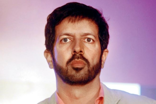 kabirkhanheckledatkarachiairportbyprotesters