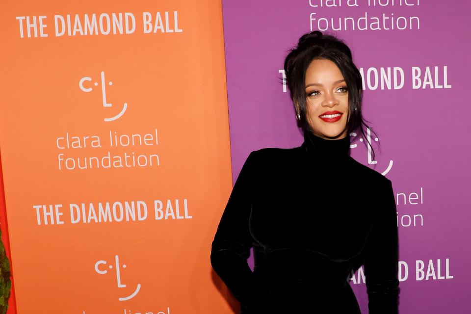 popstarrihannadonates5milliondollarstofightthecovid19pandemic