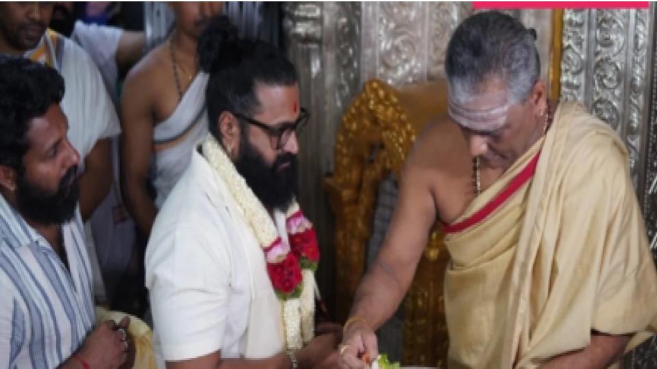 Rishab Shetty offers prayers at temples after Kantara Chapter 1