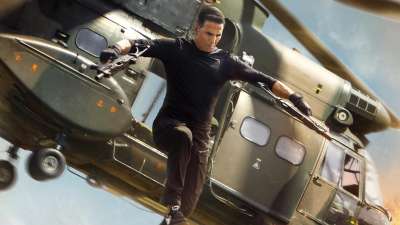 akshaykumarshareshisfirstlookjumpingoffhelicopterinsinghamagain