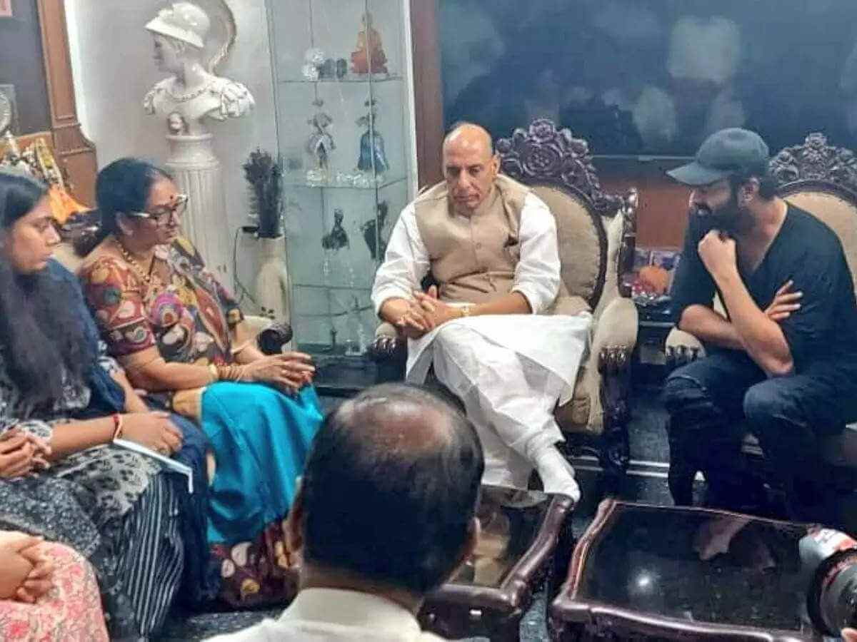 defenceministerrajnathsinghmeetsprabhasconsoleskrishnamrajusfamily