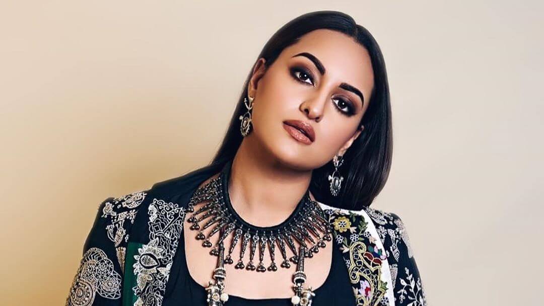 sonakshisinhaauctioningherartworktoproviderationtodailywageworkers