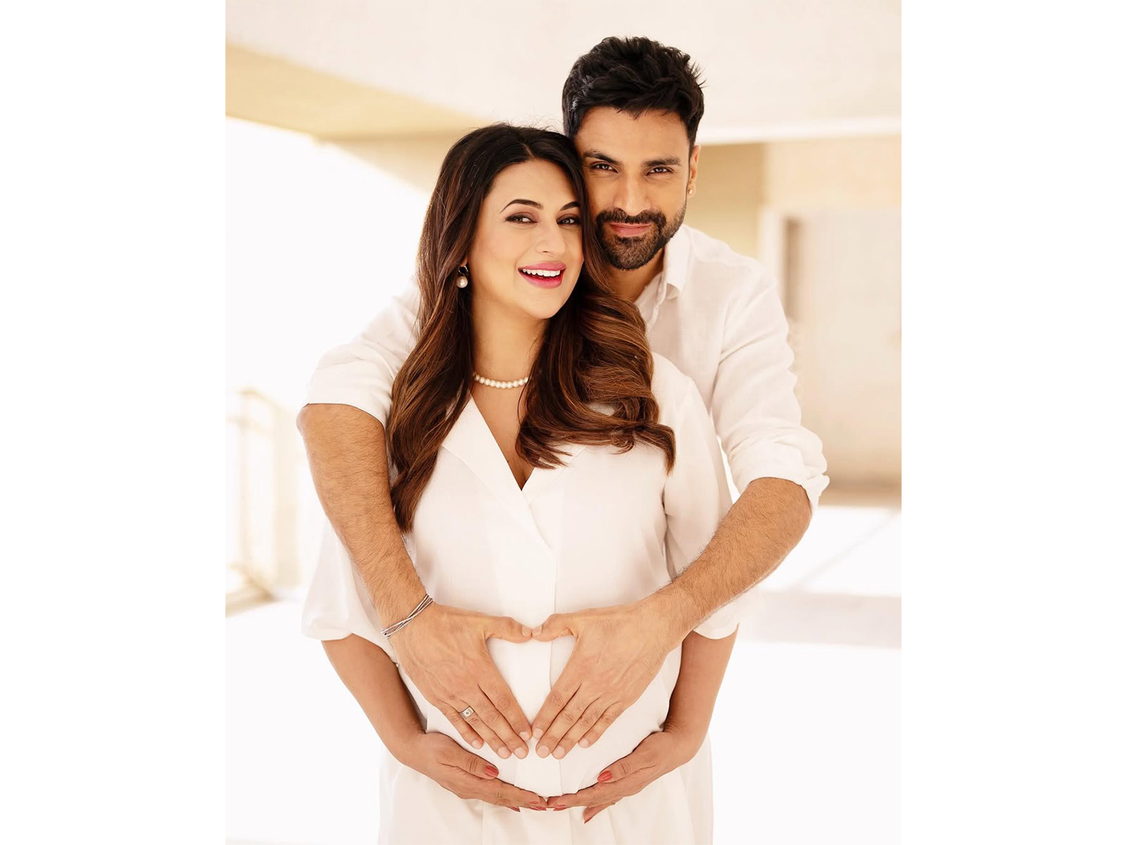 Divyanka Tripathi announces first pregnancy with husband Vivek Dahiya after 10 years of marriage