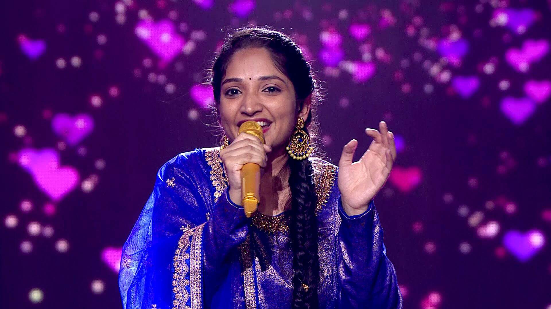 Soujanya Bhagvatula wins Telugu Indian Idol Season 2, Allu Arjun presents trophy