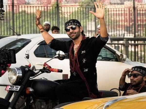 Kartik Aaryan shoots on Howrah Bridge for 