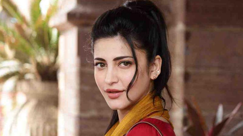 ialwaysfeellikeanoutsider:shrutihaasan