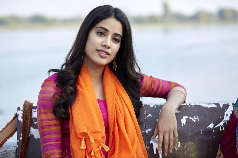 mainstreambollywoodhaslargelyglorifiedclassdivide:janhvikapoor