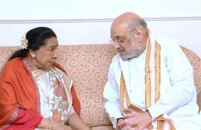 ‘sheisaninspirationtoall’:amitshahmeetslegendarysingerashabhosle