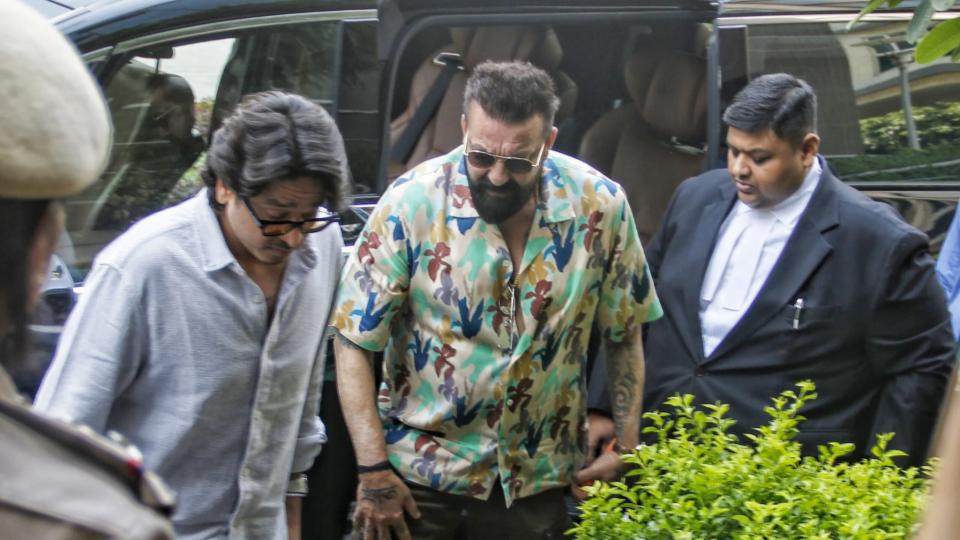 sanjay-dutt-appears-before-ncw-over-sarke-chunar-song-controversy