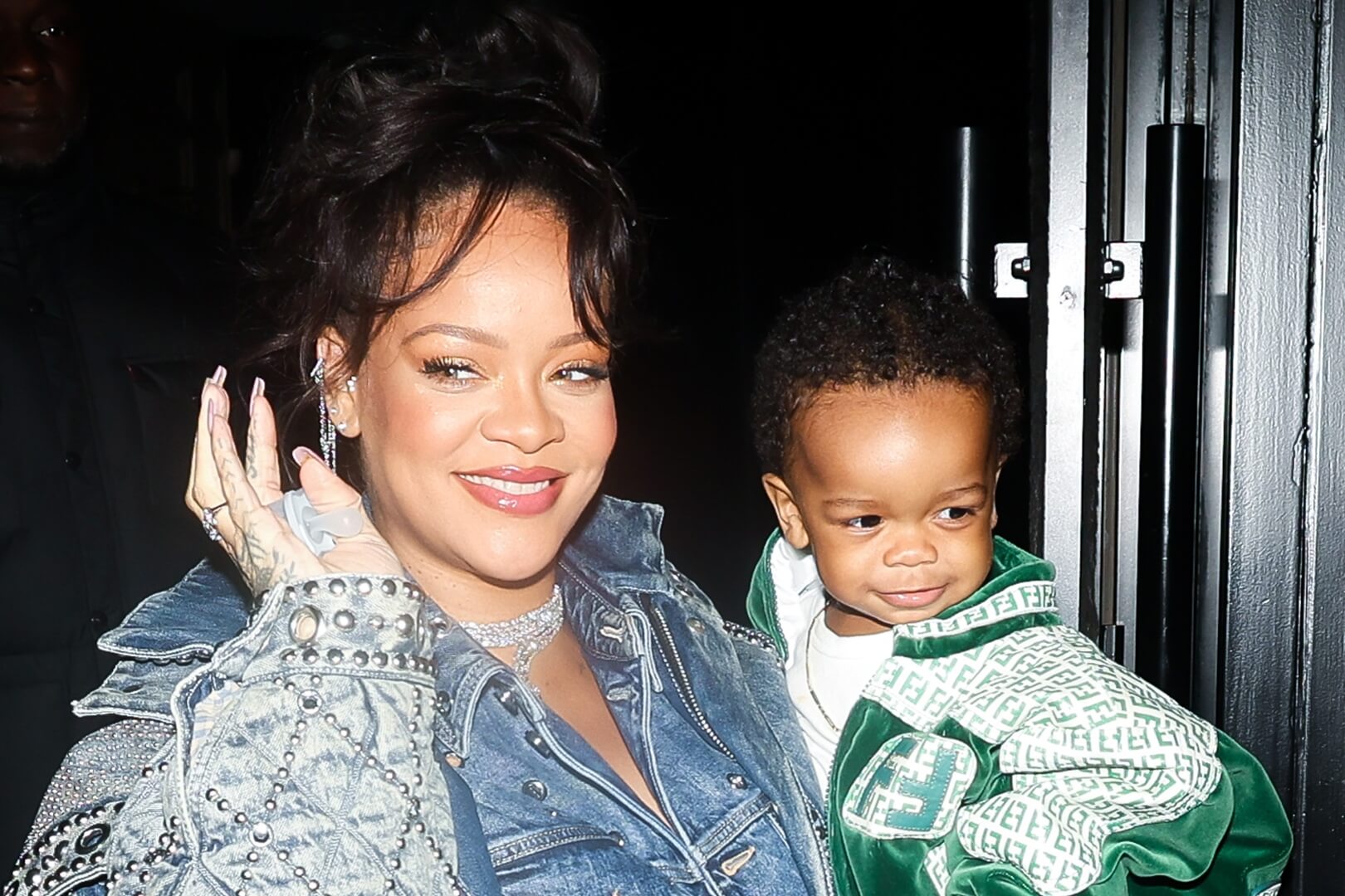 rihannarevealsbabyboysnamefinallyafteroneyearbirth