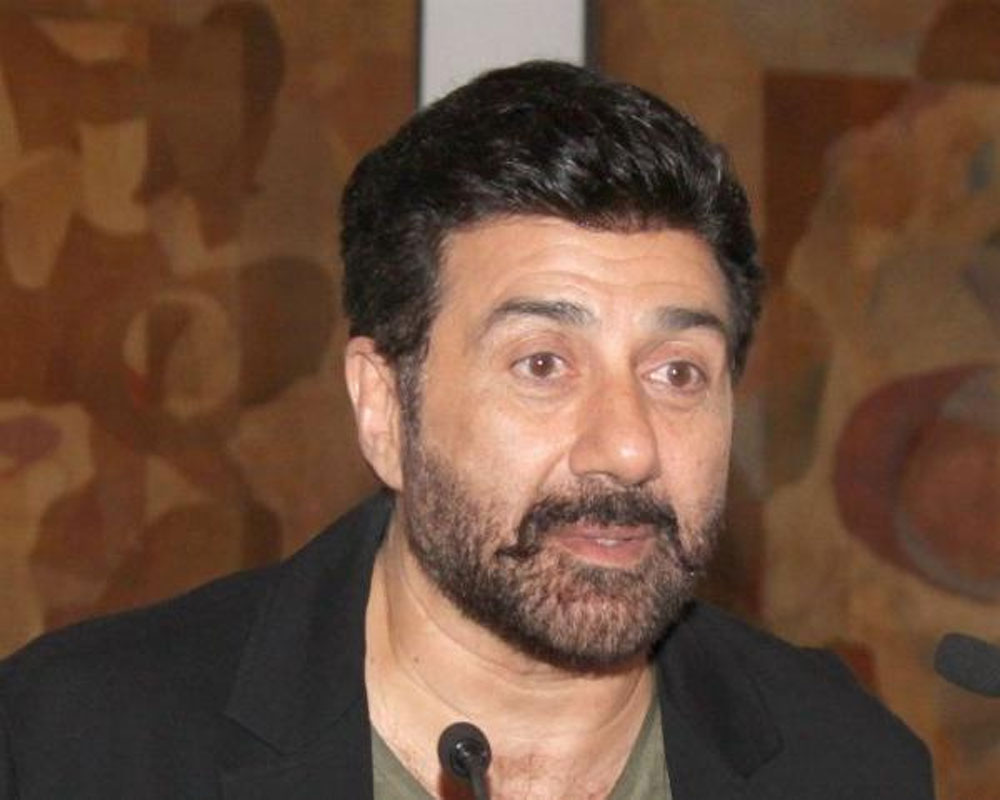 ihaveneverreadascriptinmycareer:sunnydeol