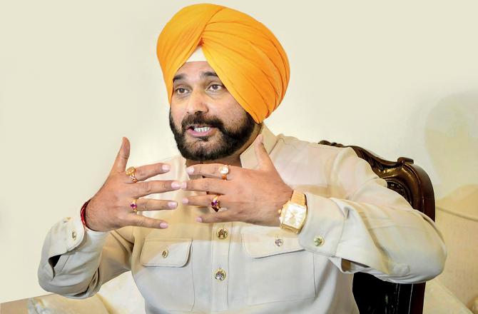 pulwamaattacks:navjotsinghsidhuallowedtoenterfilmcitybutwon’tbegivenworkclaimsiftda