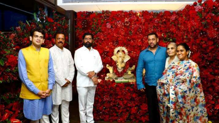 maharashtracmeknathshindevisitsarpitakhanayushsharmashouseforganpatipuja