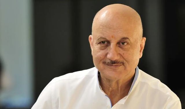 bollywoodis‘sellingstars’whilesouthfilmindustryis‘tellingstories’:anupamkher