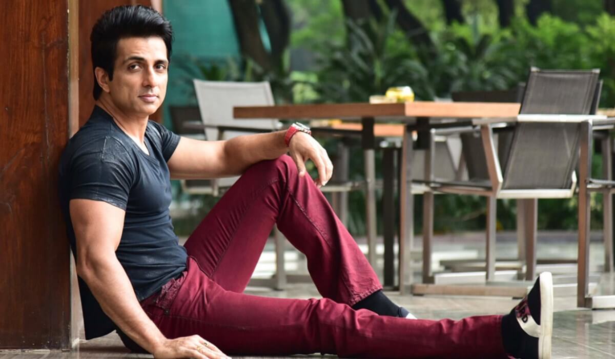 Sonu Sood helped a car accident victim on Punjab highway