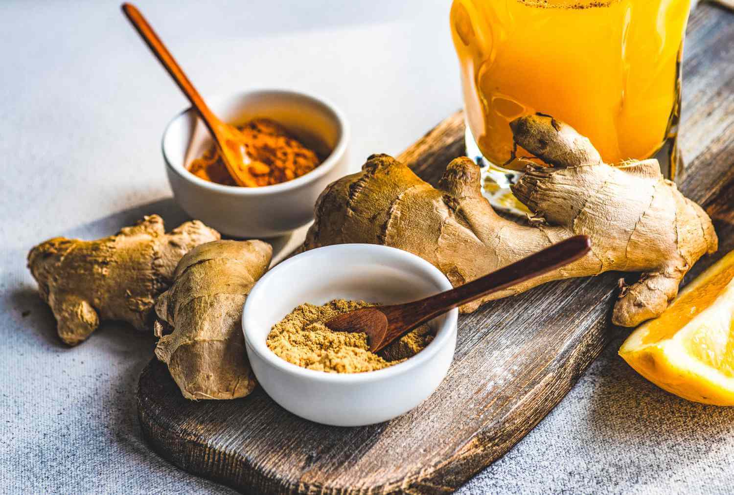 drinkingmilkmixedwithturmericblackpeppercanaidthese5healthproblems