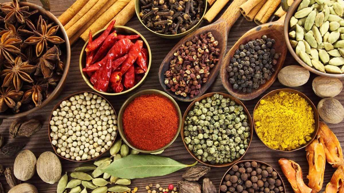 knowhowconsumingtoomuchwholespicesinwintercancausethese5harmfuleffectsonhealth