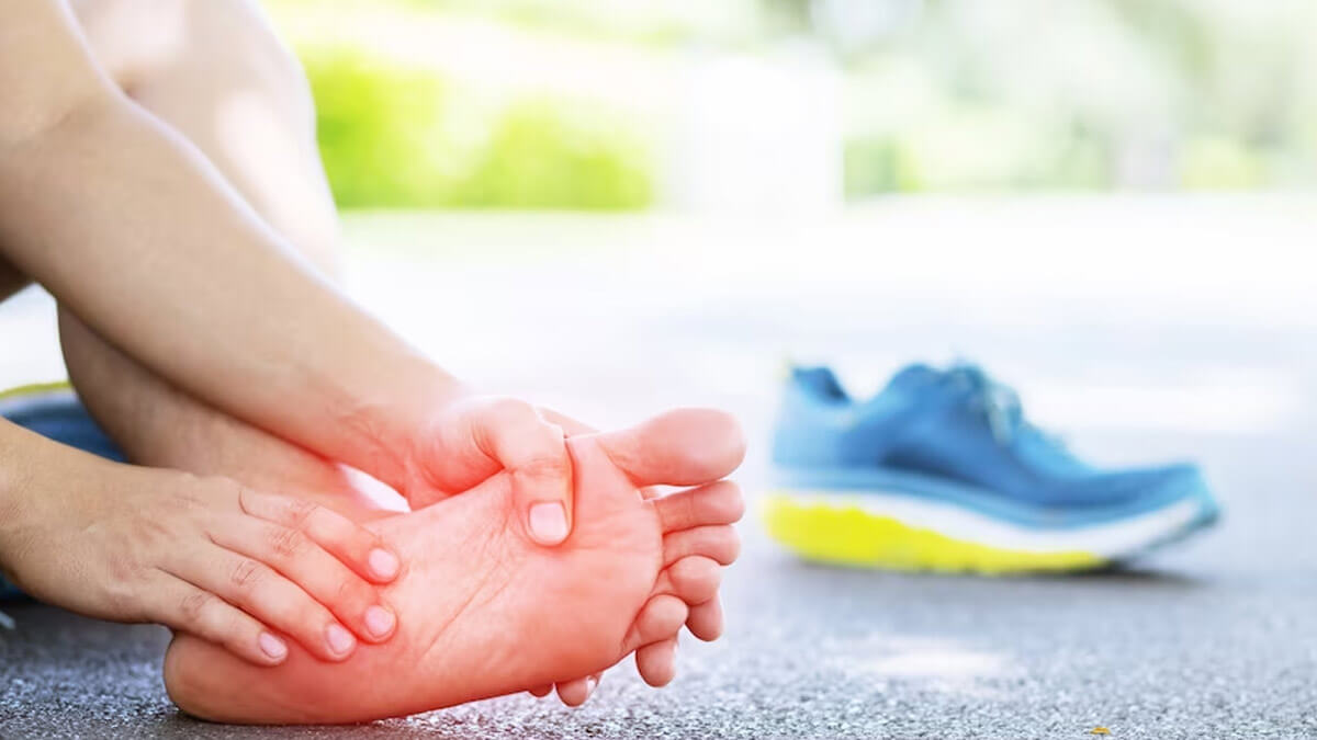 Here are 7 Easy home remedies to soothe sore feet