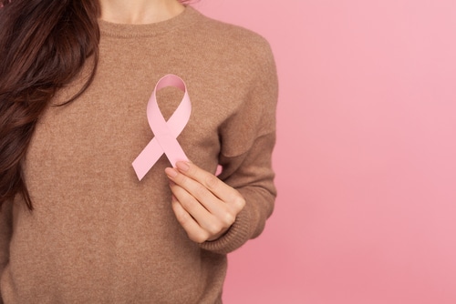 internationalwomen’sday2024:knowabout6earlysignsandsymptomsofbreastcancerinwomen