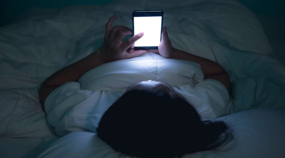 socialmediahasimpactonsleeppatternsrevealsstudy