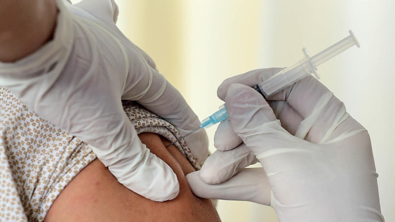 karnatakacrossesonelakhmarkincovidvaccination