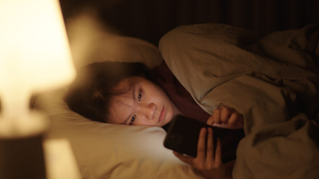Ophthalmologists warns how using your phone before bed affects your eyes and sleep