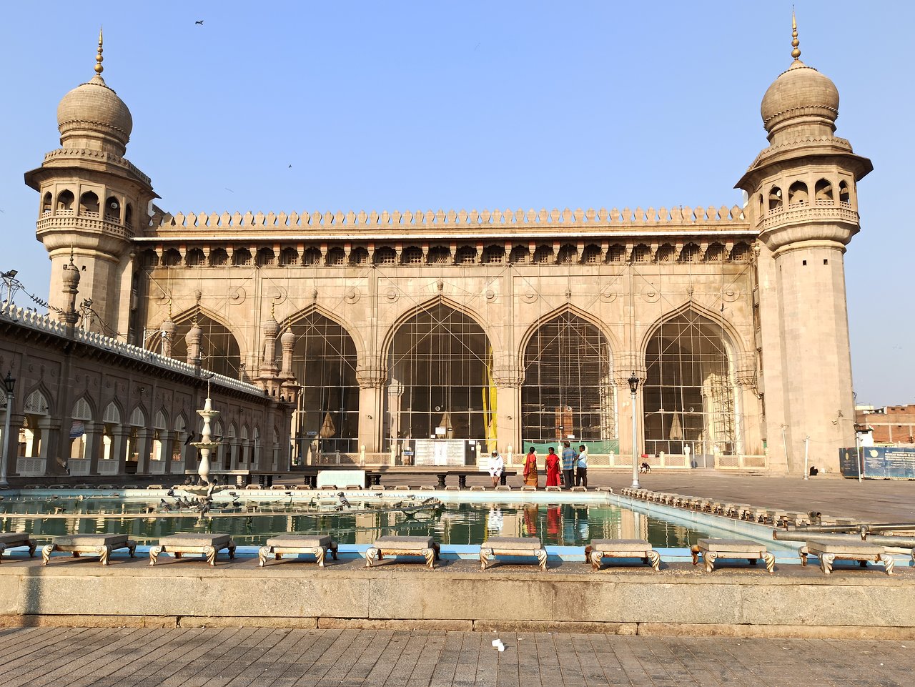 tenpeoplebookedinhyderabadforofferingnamazinmasjidafterviolatinglockdown