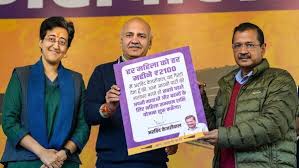 delhipolls:aapconvenerkejriwalreleasespartymanifestowith15guarantees