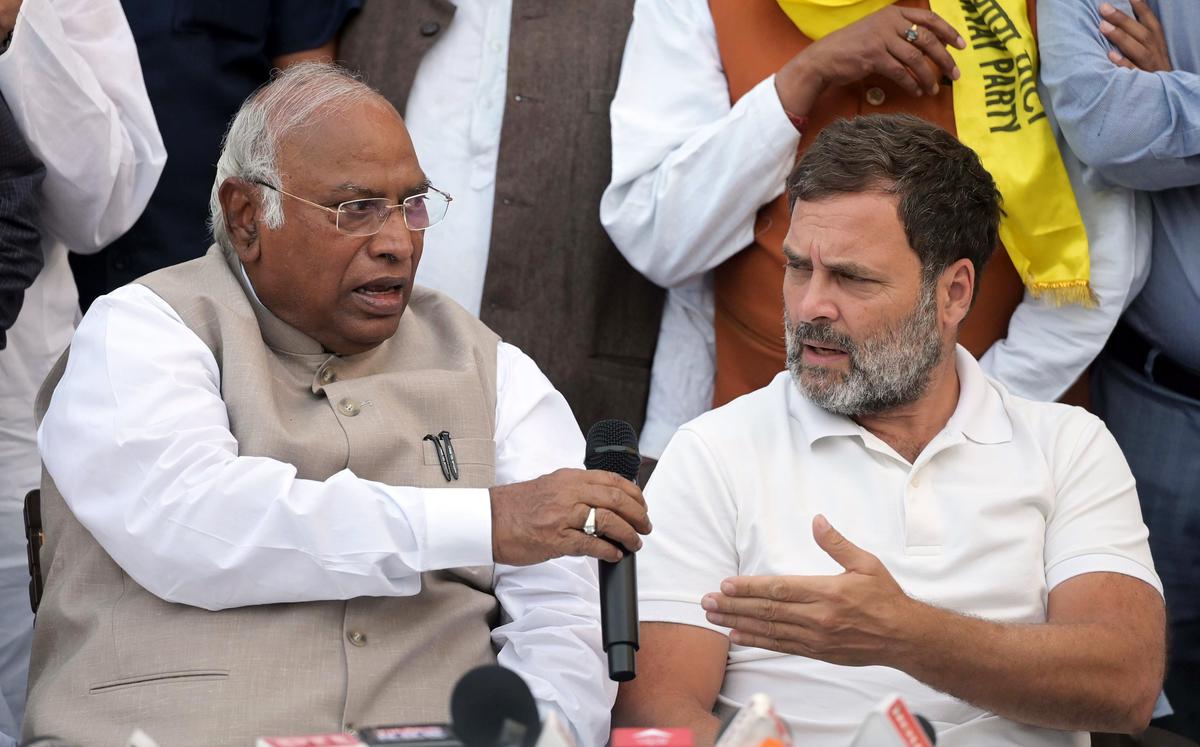 Congress President Mallikarjuna Kharge & Senior Congress Leader Rahul Gandhi Addresses Public Meeting In Shivamogga