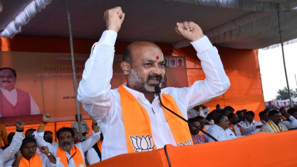 loksabhapollsbandisanjayregistersmassivevictoryfromkarimnagar