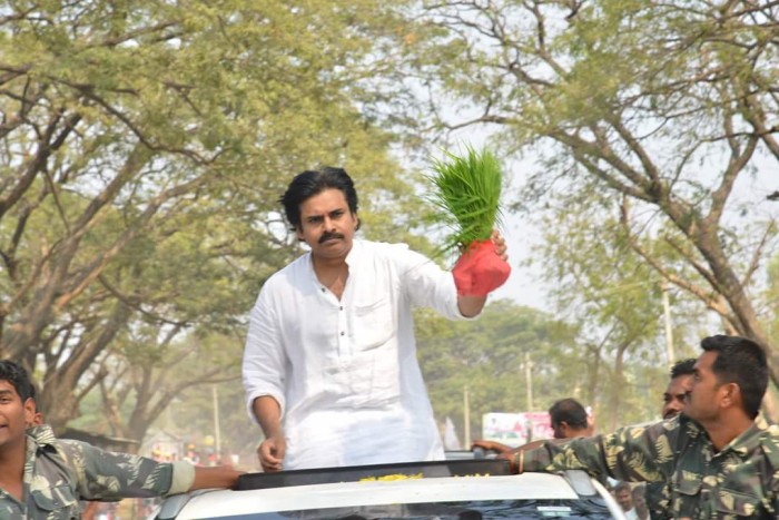 janasenapromisesrs5000pensionforfarmers