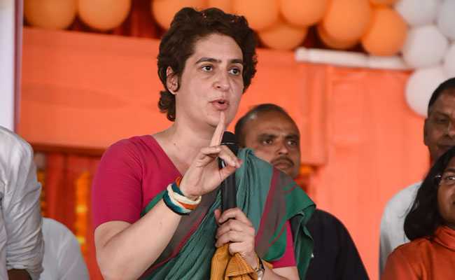 Priyanka Gandhi criticises government on issue of demonetization 