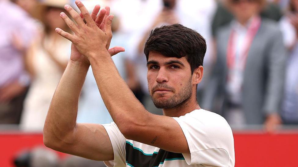 Carlos Alcaraz storms into last four of Wimbledon