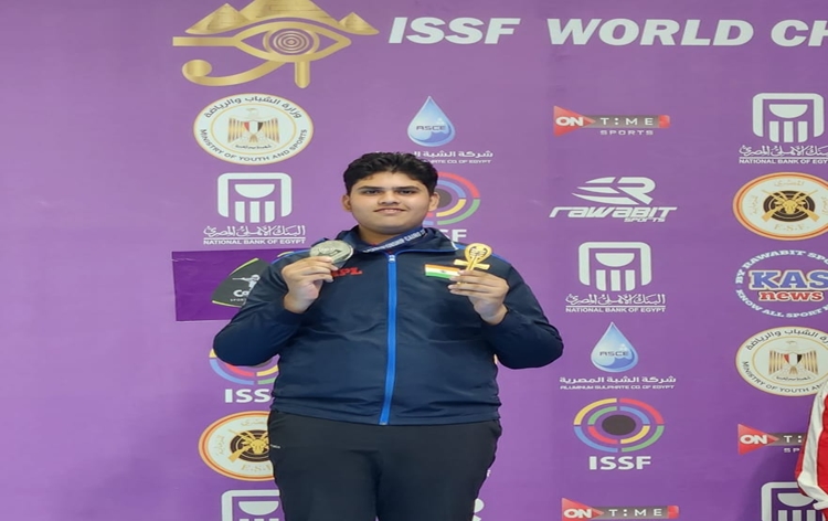 indianpistolshootersameerwinssilvermedalatissfworldchampionship