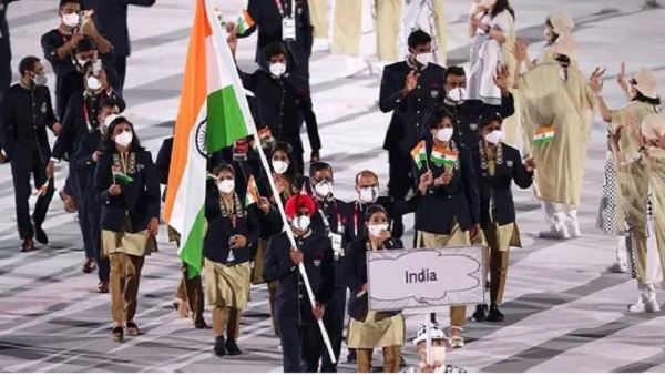 tokyoolympicsopeningceremony:flagbearersmarykomandmanpreetsinghleadindiancontingent;